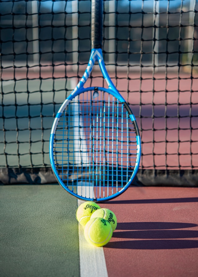/images/tennis-racket.jpg